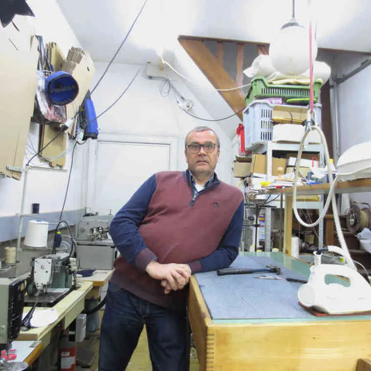 foto  Godfried Vanden Daele in Godfrieds jeans atelier