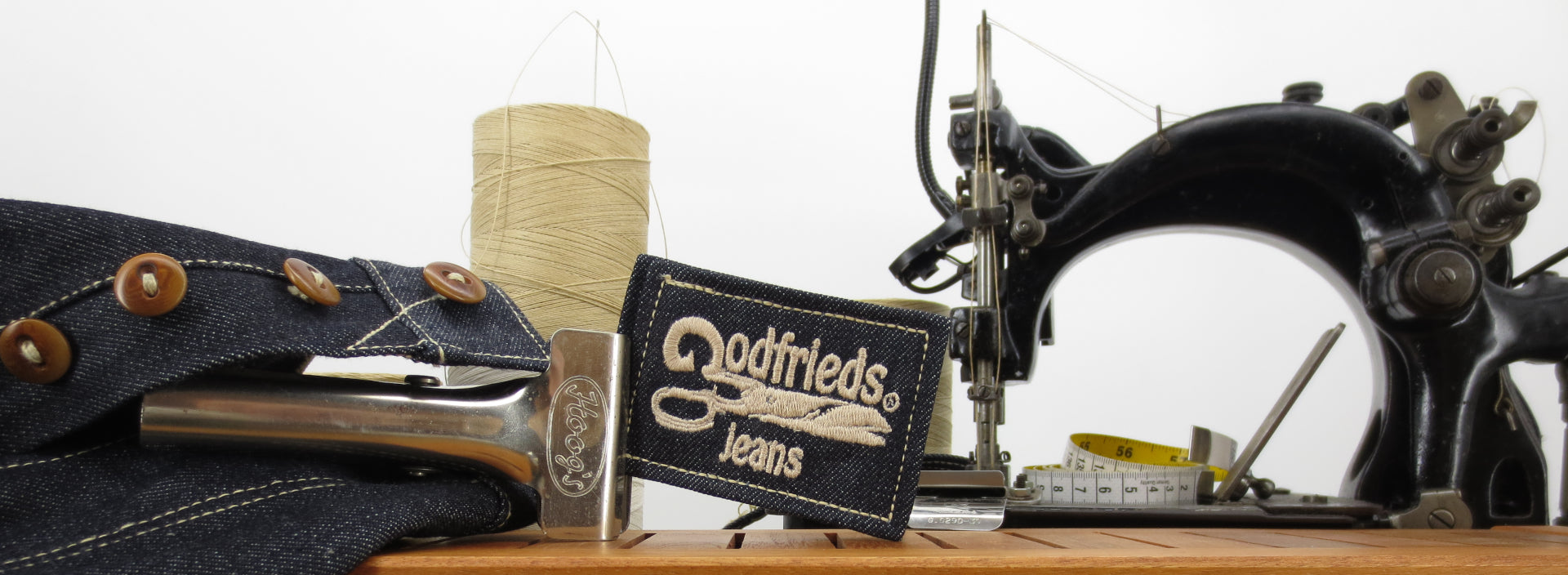 afbeelding  godfrieds jeans met attributen om jeans te maken 
