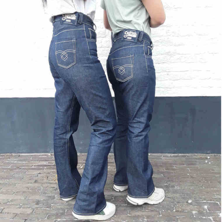 smalle bootcut  Jeans op maat en maatwerk jeans passing